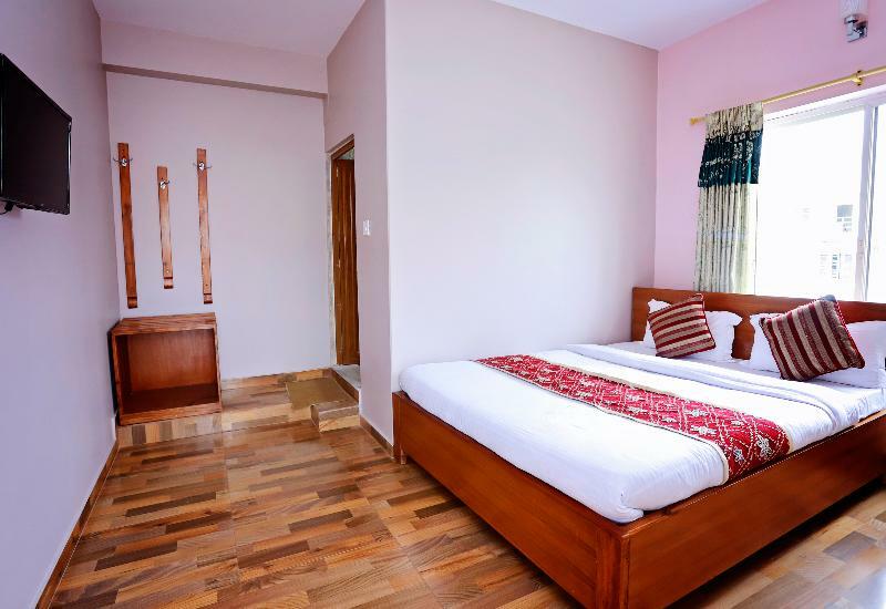 Oyo 575 Api Suites Pokhara Exterior photo